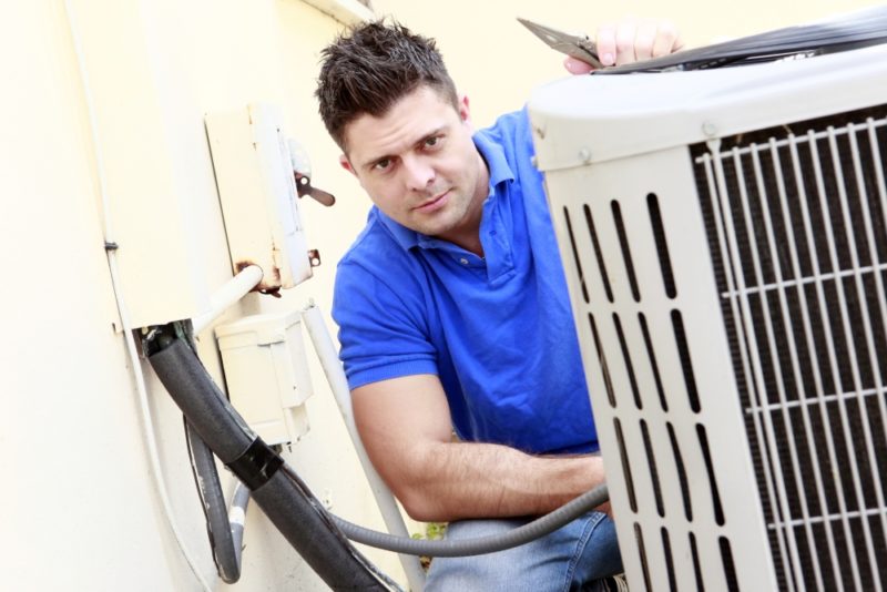 3 Signs It’s Time to Call an Air Conditioner Service Technician